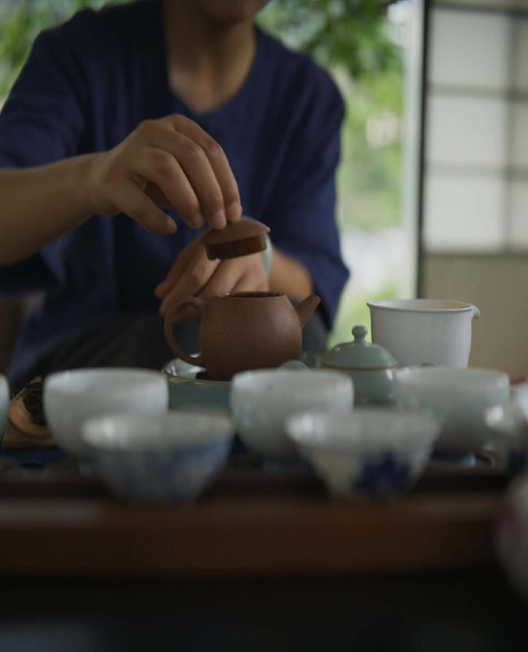 室內茶席,揭開壺蓋